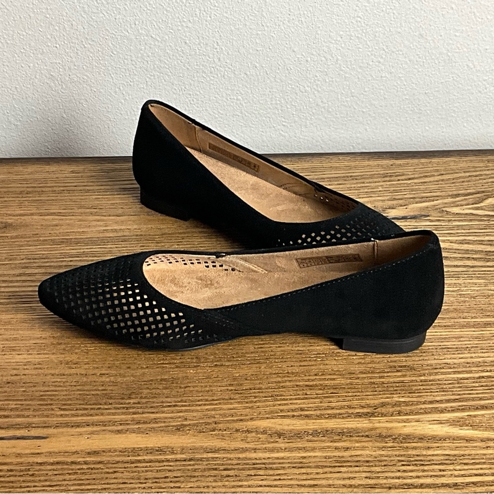 Vionic Posey Black Perforated Suede Ballet Flat, New in Box - Picture 4 of 7